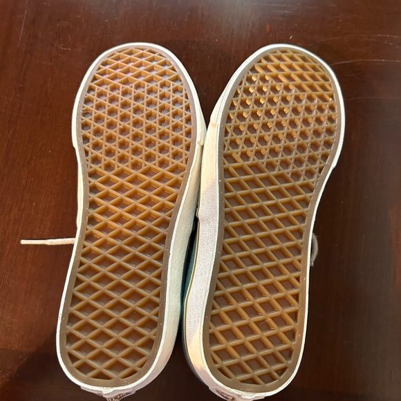 New without box Vans-Unisex classic design sneakers men 5.5 or women  7 - Picture 7 of 9